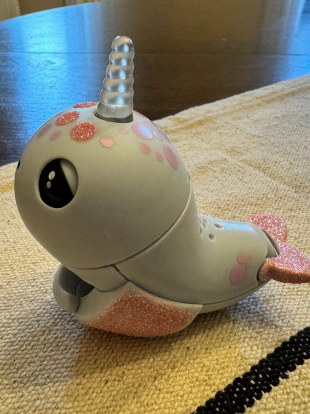 Fingerlings Baby Narwhal NORI - Light Up Horn Interactive Toy WowWee